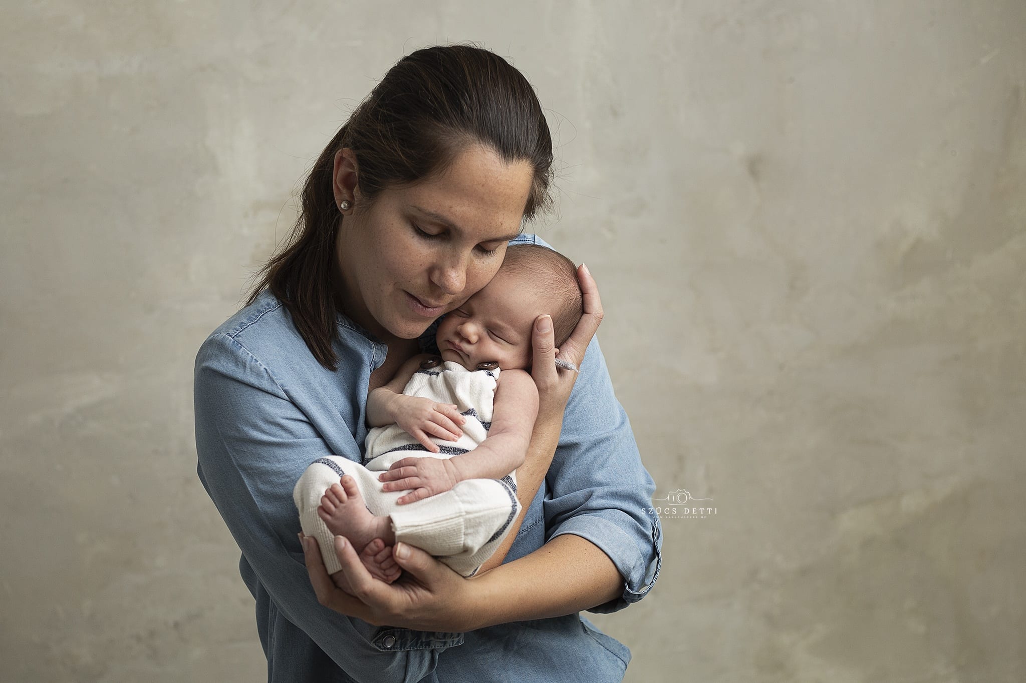 Csodálatos újszülöttfotókat készítek budapesti fotóstúdióban