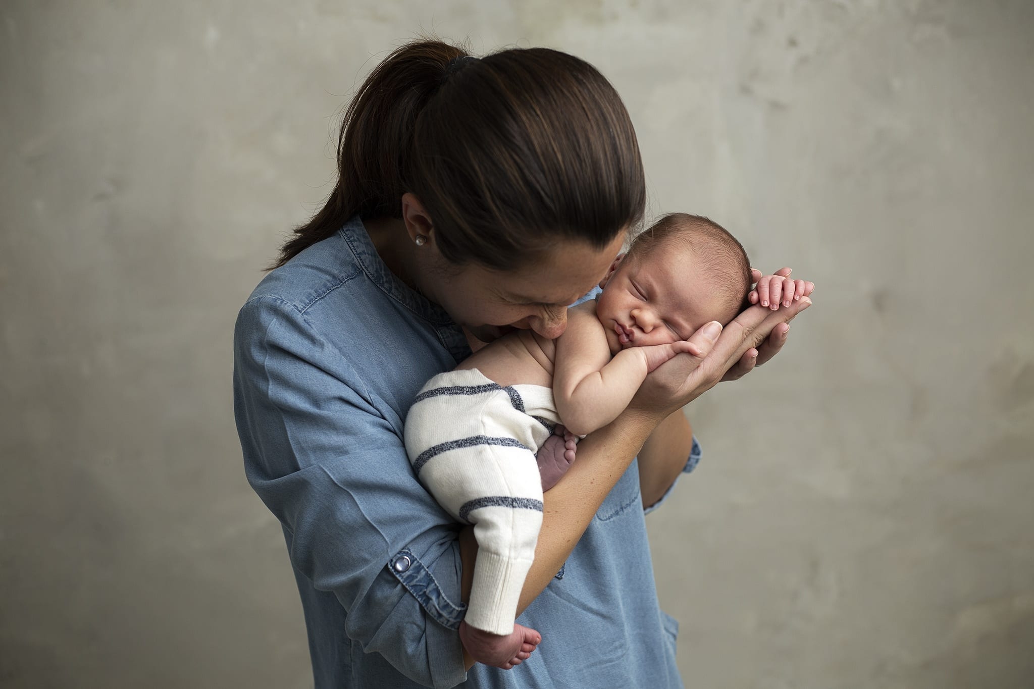 Újszülött baba képek budapesti bababarát műteremben 2020
